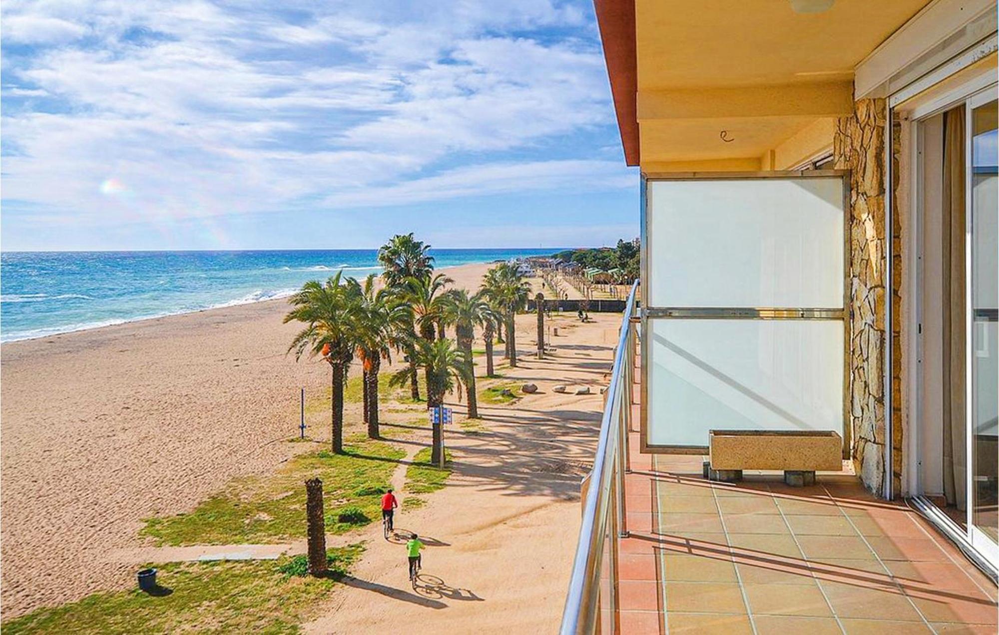 Awesome Apartment In Santa Susanna With Kitchen Екстериор снимка